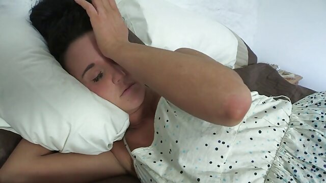 A mocskos lelkű szőke Briana Blair rendkívül orális szex videó jól lovagol a kakason